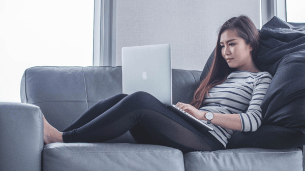 woman-laptop-couch-1